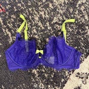 Victoria’s Secret lace lingerie bra